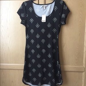 Black and white short sleeve body con dress